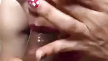 Sexy Tamil bitch sucking big dick