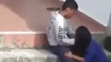 Indian lovers outdoor oral-sex sex MMS movie scene goes viral