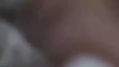 Dude records MMS vid of him drilling Desi chick's cunt with XXX cock