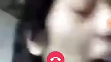 Indian online porn slut exposes her boobies for a cunning tit-hunter