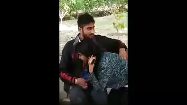 Outdoor desi mms sex scandal of Bengaluru girl