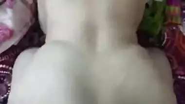 Paki female moves XXX rear towards sex stick till it sprays chudai cum