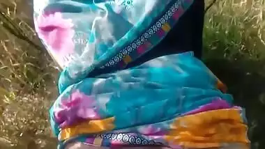 Desi Bhabhi - Desi Hot Bhabhi Ko Khet Me Pakad Kar Jabardasti Chudayi Ki