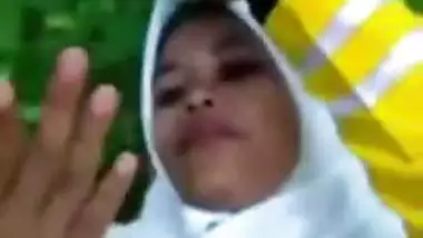 The first-time experience of this sexy Tamil babe fuck outdoor in jungle