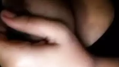 Desi bhabi show her boob nipple