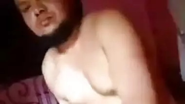 A maulana records a Bangla xxx video with a young girl