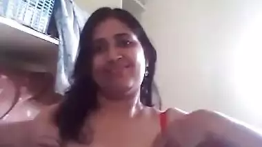 Desi female exposes her sex boobies to look like XXX pornstar on camera