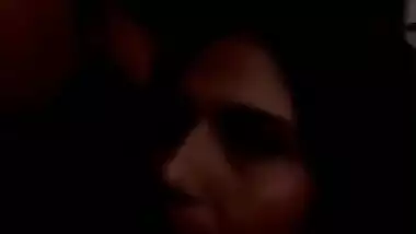 Desi slut shows off boobies and gives a XXX blowjob to the cameraman