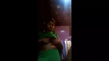 Hot and sexy bhabhi ko cousin dever ne maze lekar chudayi or romance ki bhabhi chut gili ho gyi