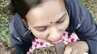 Outdoor Marathi sex video of wife sucking husband’s cock