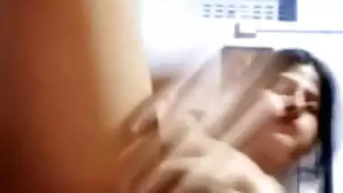 Sexy Bengali beauty rubbing her pussy video