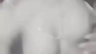 Desi slut calls lover for XXX fun via video link and shows off body