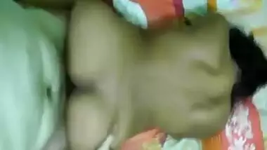 MMS of mere Papa ne ghar par akeli Mami ko chodkar masti ki