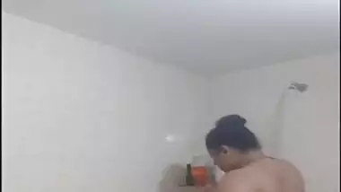 Today Exclusive- Desi Bbw Bhabhi Record Her Bathing Video Part 5