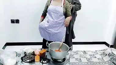 Pakistani Village Wife Fucked In Kitchen While She Is Cooking With Clear Hindi Audio