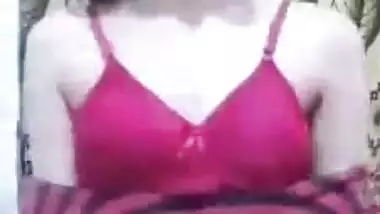 Kashmiri teen girl showing her small tits