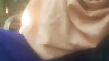 Sexy Desi Dehati beauty shows her shaved XXX pussy in outdoor MMS clip