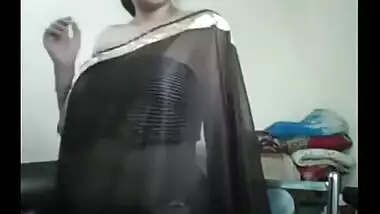 Desi aunty boobs flashing on webcam