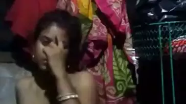 Amateur Desi girl has naked XXX body parts to show off on camera