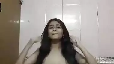 Cute Girl Self Recorded Her nude Video