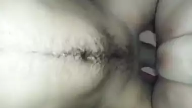 Flaunting shaved XXX twat in bed ends for Indian babe with fingering