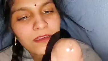 Horny wife’s Indian blowjob makes her man cum