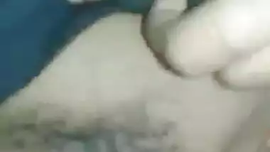 Hijabi Desi XXX girl gets pussy fingering by her lover in park MMS