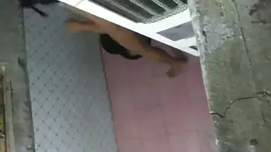 Indian maid bathing voyeur video