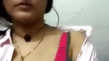 Desi slut with glasses reveals her huge XXX boobs for live show