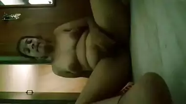 Desi girl fingering in washroom