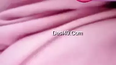 Pretty Desi woman lifts pink top to show boobs during the porn video call