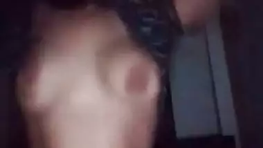 Horny girl on pillow rubbing pussy viral MMS