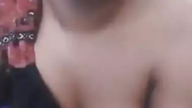 Adorable Indian girl sings XXX song making viewers in mood for sex