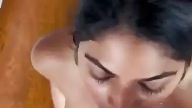 Kinky guy pisses in his naked GF’s mouth in nude MMS