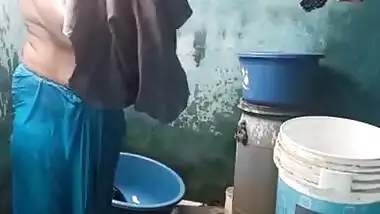 Hot Desi52 video of my aunty taking a shower and she has got a humongous boobs