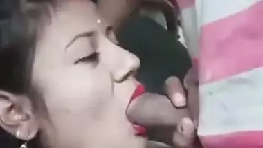 Newly married couple kissing and wife blowjob viral MMS