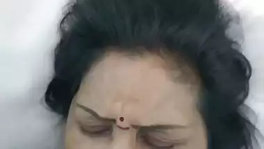 Wife mouth fucking during honeymoon in hotel room