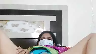 Desi bhabi removing saree and nude show for money
