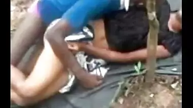 Desi outdoor sex of hot milf in her daughter’s clothes