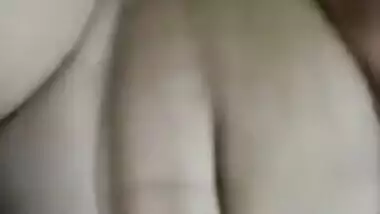 Fat Desi woman solo XXX show where she is nailed by guy on the floor