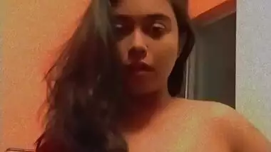 Mumbai girl boob show selfie video for lover