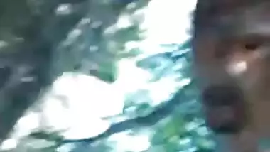 Desi man impales XXX pussy of insatiable Bhabhi in outdoor MMS clip