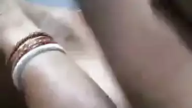 Mature affair bhabhi boob press in blanket viral MMS