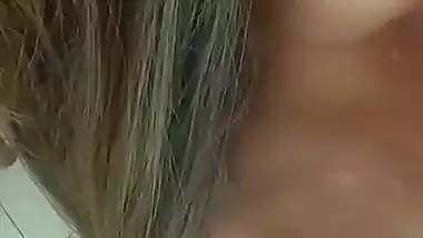 Indian xxx MMS of a sexy girl taking cum on her face