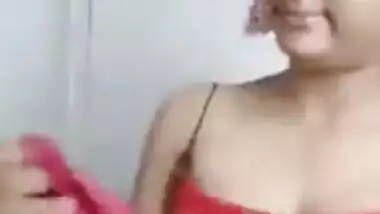 Innocent Indian gal shows XXX assets while recording sex video for BF