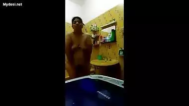 Desi aunty selfshot nude bath video