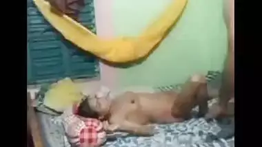 Uncle fucking lonely wife after licking pussy viral MMS