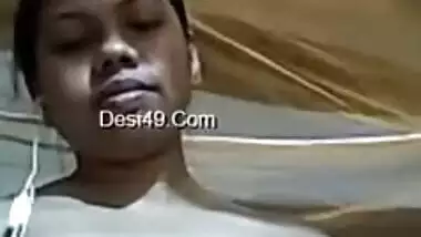 Desi girl puts on earphones to hear guy's porn requests better