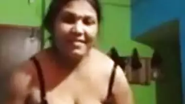 Mature bhabhi making video for lover