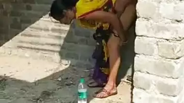45 yo Desi aunty in sexy body blows dick and fucks outdoors